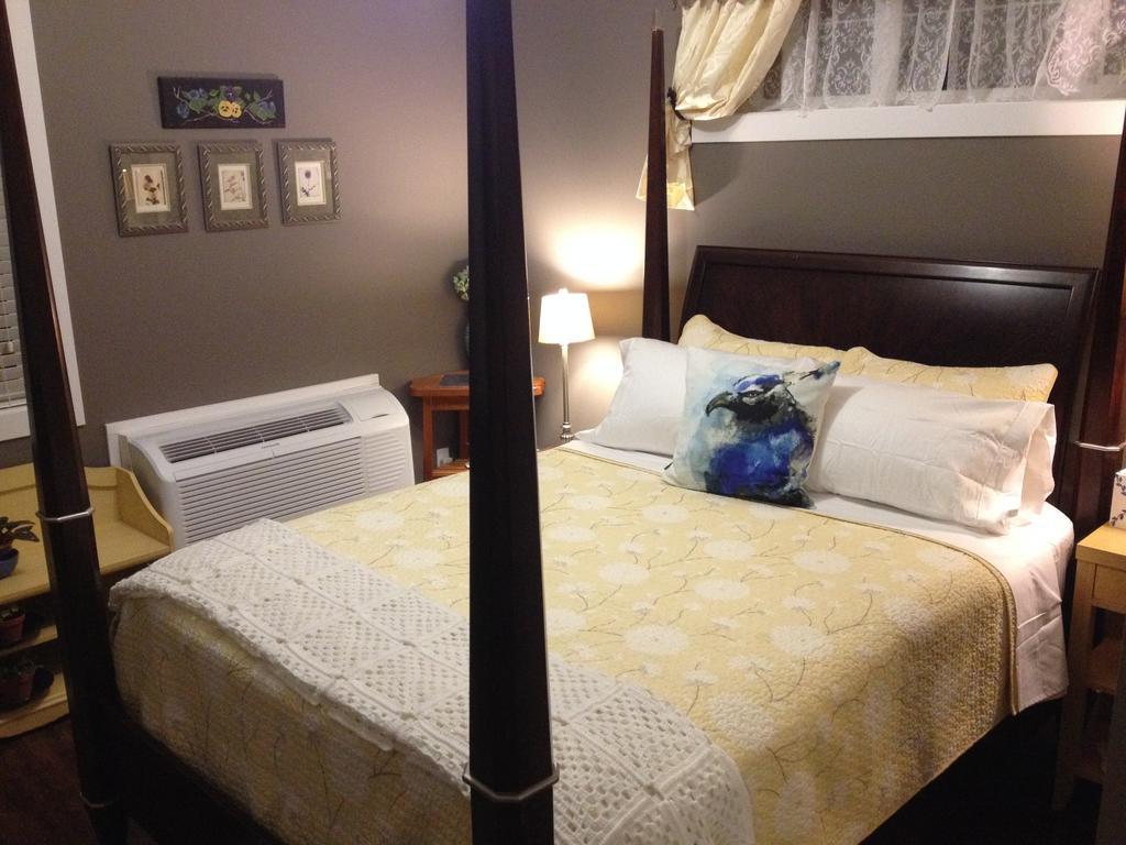 Brookside Inn Boutique Hotel Abbotsford Room photo