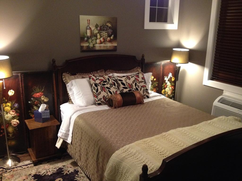 Brookside Inn Boutique Hotel Abbotsford Room photo
