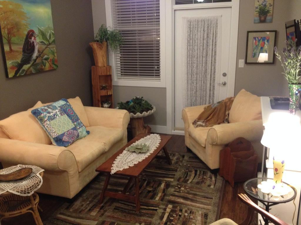 Brookside Inn Boutique Hotel Abbotsford Room photo