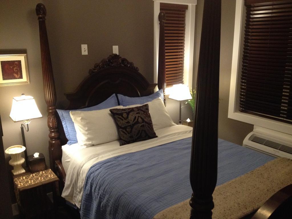 Brookside Inn Boutique Hotel Abbotsford Room photo